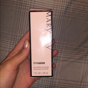 Mary Kay day solution sunscreen